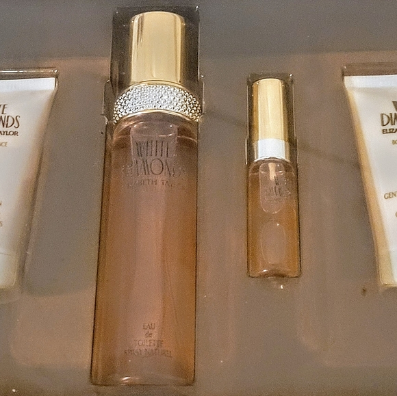 ELIZABETH TAYLOR WHITE DIAMONDS 4 PIECE GIFT SET - Picture 2 of 7